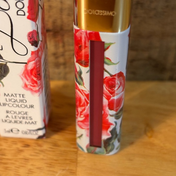 🔥 SOLD🔥Dolce & Gabbana Dolcissimo Matte Liquid Lipcolour - Picture 3 of 4